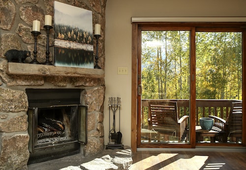 Ski  Purgatory 2 Miles from Rustic Renovated Condo with Mountain Views