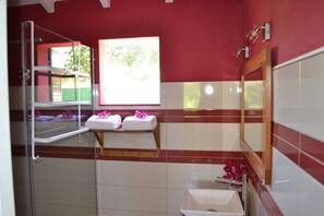 淋浴設備、風筒、提供毛巾、番梘