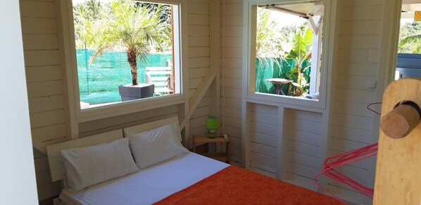 2 chambres, fer et planche à repasser, accès au Wi-Fi (inclus)
