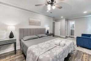 3 habitaciones, tabla de planchar con plancha, wifi y ropa de cama 