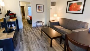 Deluxe Double Room | Living room - Karma Nest Extended Stay Suites (Tampa)