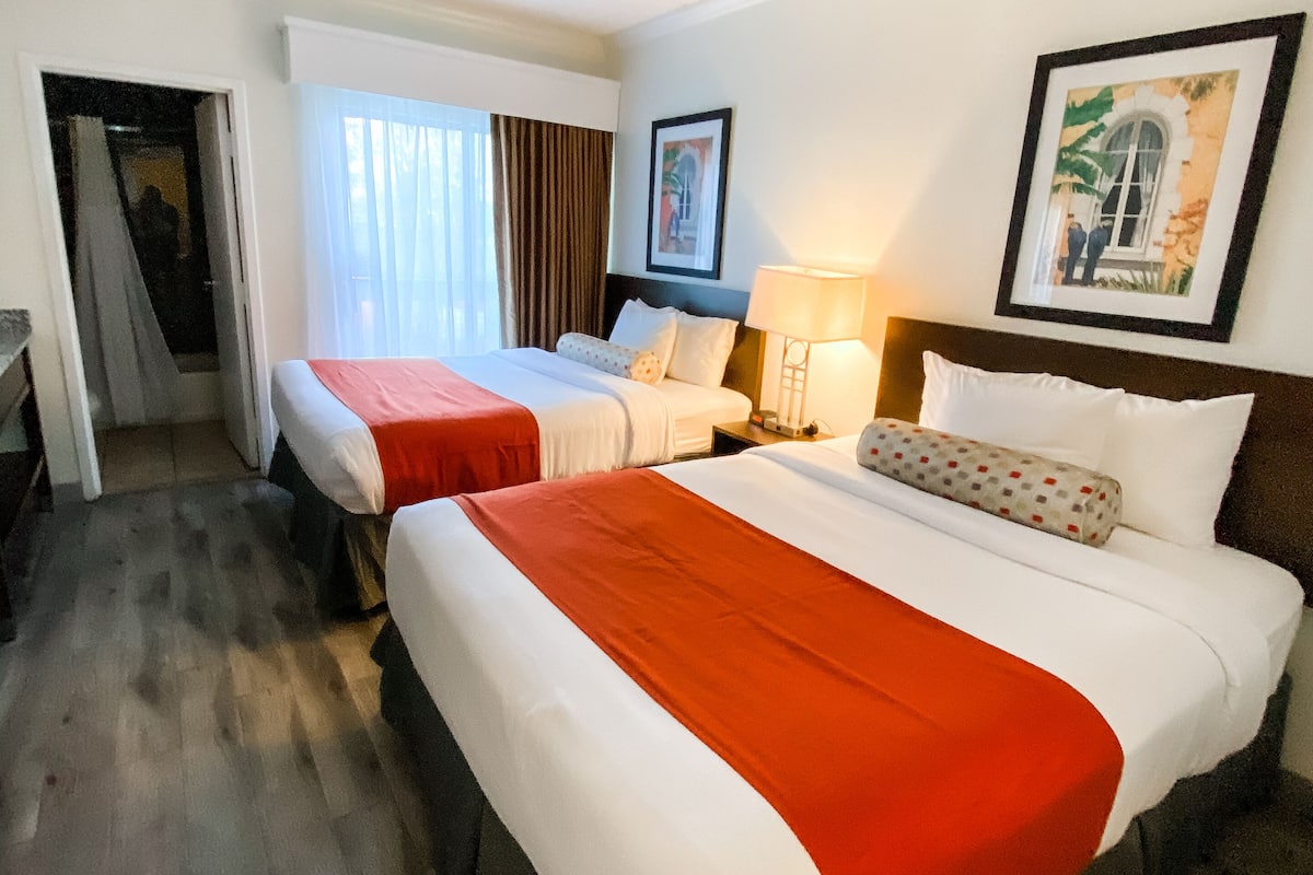 Deluxe Double Room | Desk, laptop workspace, blackout curtains, iron/ironing board
