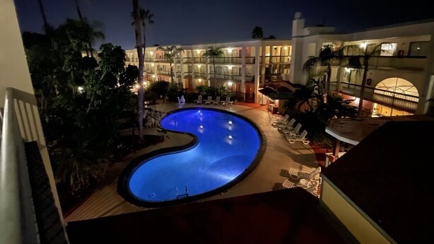 Outdoor pool - Karma Nest Extended Stay Suites (Tampa)