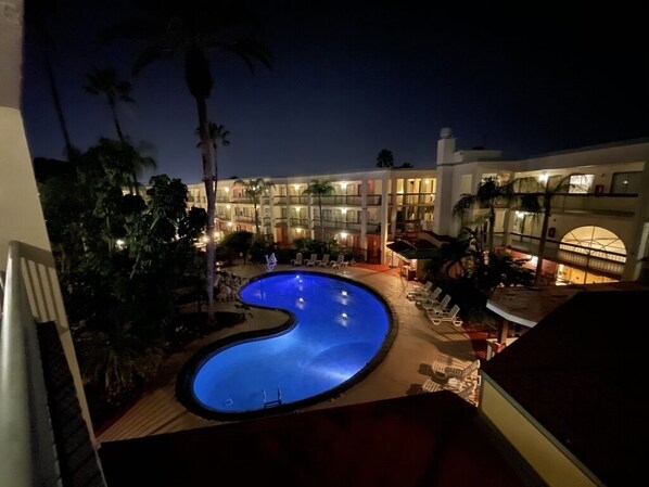 Outdoor pool - Karma Nest Extended Stay Suites (Tampa)