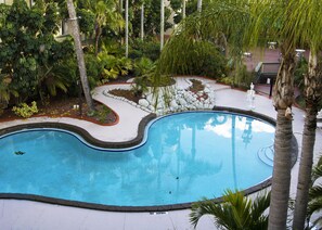 Outdoor pool - Karma Nest Extended Stay Suites (Tampa)