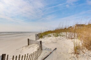 Beach - Decks + Pool Access: Hilton Head Island Townhome (Hilton Head Island)