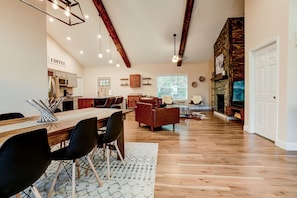 TV, lareira, DVD player