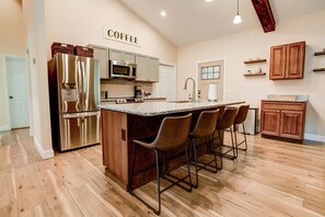 Geladeira, cafeteira/chaleira