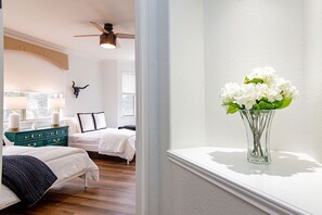 6 bedrooms, iron/ironing board, internet, bed sheets