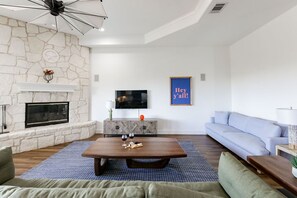 Televisión y futbolito 