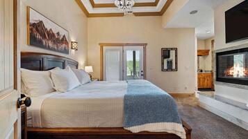 9 bedrooms, desk, iron/ironing board, travel cot