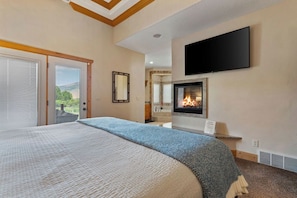 9 bedrooms, desk, iron/ironing board, travel cot