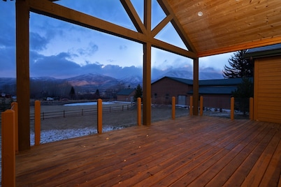 Gorgeous Eden 5200 sq ft Home Near 3 Ski Resorts