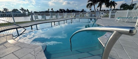 Piscine extérieure, piscine chauffée