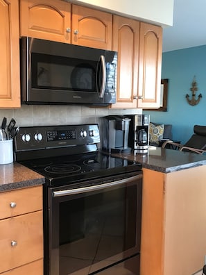 Fridge, microwave, oven, stovetop - Waterfront Condo ON the Intracoastal. Great views!! (Pompano Beach)