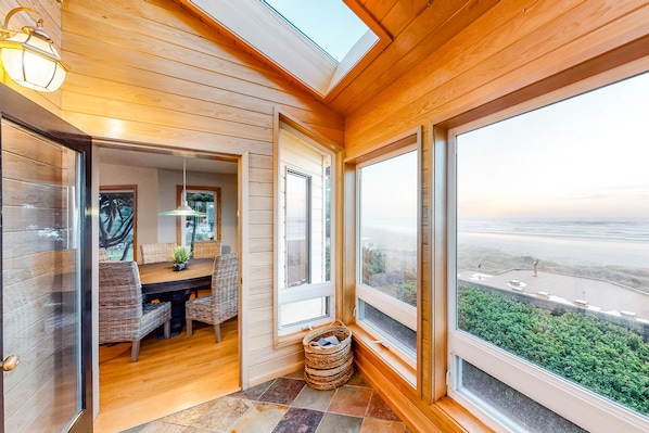 Dining - Dog-friendly home with ocean views, high-speed WiFi, and wood-burning fireplace (Bandon)