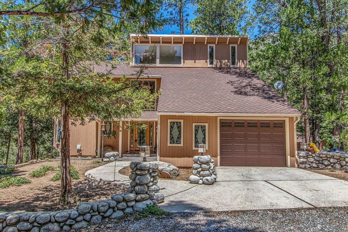 5 bedroom 3 bath beautiful home on the creek