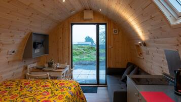 2 chambres, lit parapluie, draps fournis