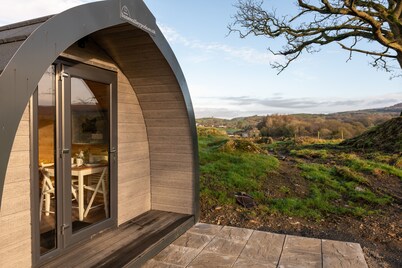 The Pig Pod -  Luxury Family pod with underfloor heating on a working farm