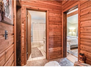 2 habitaciones, cuna de viaje, wifi gratis y ropa de cama