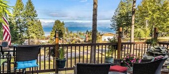 Cabin near Flathead Lake is walking distance to food, shopping and lake view.