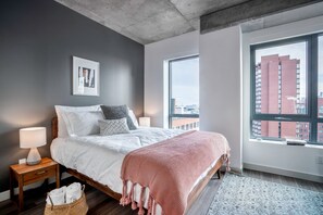 Iron/ironing board, WiFi, bed sheets - Gentle Kendall Sq Studio, Gym, Doorman, near MIT by Blueground (Cambridge)