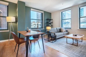 Fernseher, Stereoanlage