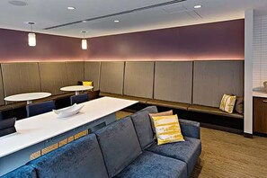 Interior - Airy Back Bay 1BR w/ Gym, Doorman, W/D, nr. Copley Mall, by Blueground (Boston)