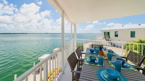 **TURTLE COVE VIEWS @ VENTURE OUT** 2BR/2BA Cottage +35’ Private Slip | 80’ Pool
