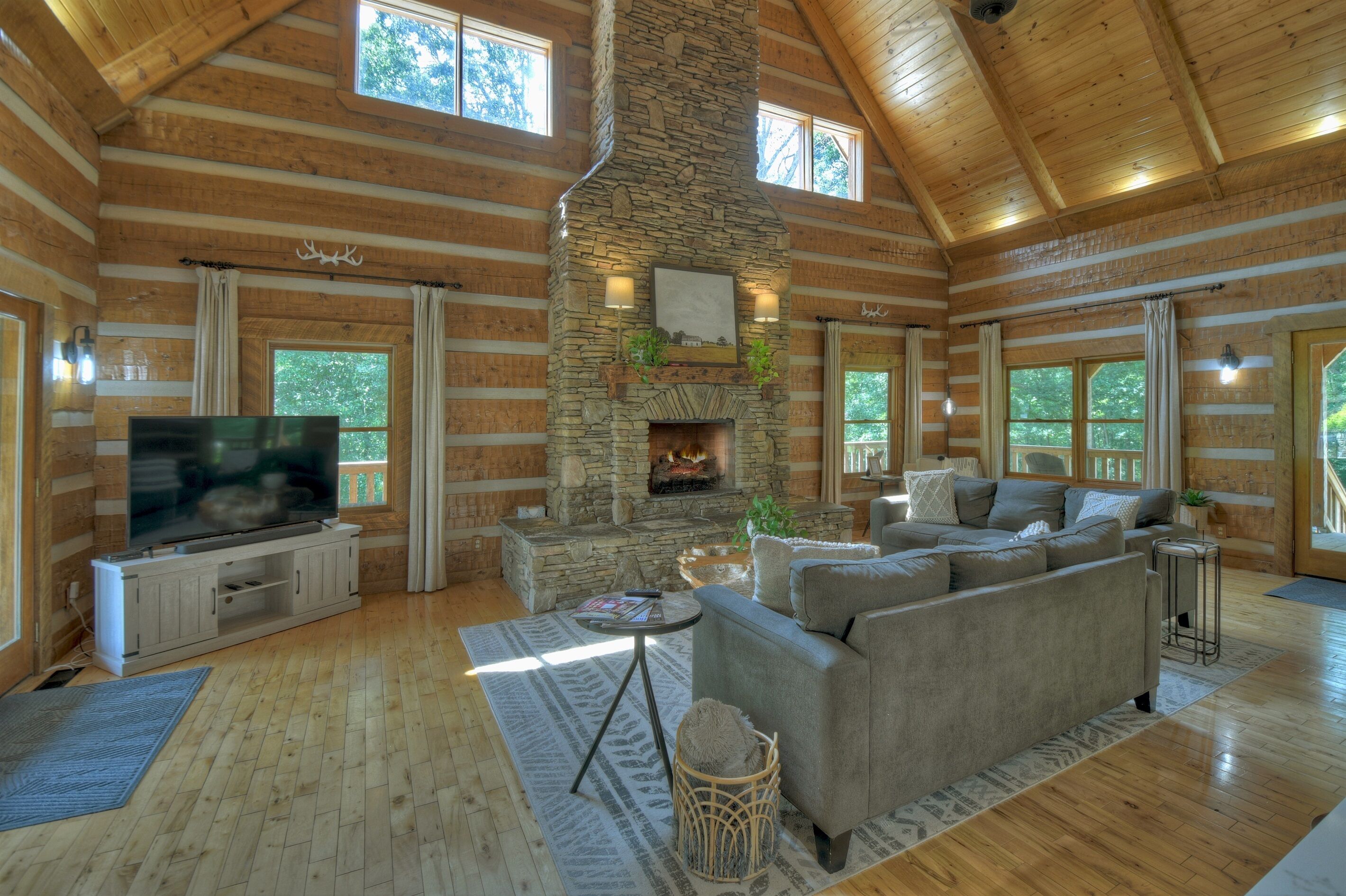 Waterfall Pool · Barrel Sauna + Hot Tub · Cabin · 15 Private Acres - Blue Ridge, GA