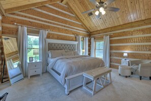 6 bedrooms, desk, iron/ironing board, travel cot