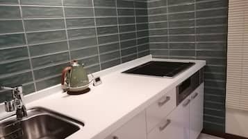 Fridge, microwave, stovetop, cookware/dishes/utensils