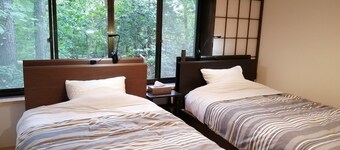 It is a private inn nestled in the woods Please f / Azumino Nagano