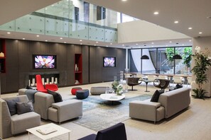 Interior - Spacious Chelsea 1BR w/ Gym, Balcony + Doorman by Blueground (Downtown)