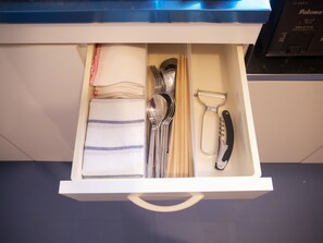 雪櫃、微波爐、爐具、廚房用具/餐具/器皿