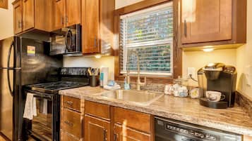 Køleskab, mikrobølgeovn, ovn, kogeplade