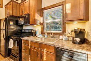 冰箱、微波炉、烤箱、炉灶