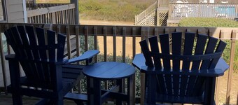 OCEANFRONT@ The Lucky Duck- 100% renovated, clean, cozy & well-appointed.