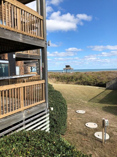 OCEANFRONT@ The Lucky Duck- 100% renovated, clean, cozy & well-appointed.