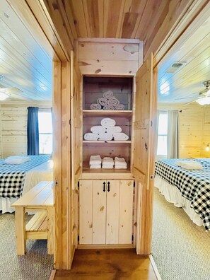 2 Schlafzimmer, Bügeleisen/Bügelbrett, Reisekinderbett, kostenloses WLAN