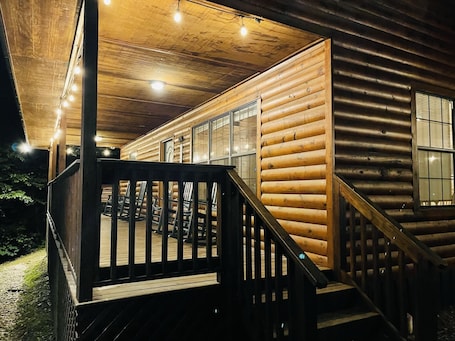 Interior. Osito Cabin, Cozy Escape w/ Hot Tub and Firepit in the Heart of Broken Bow