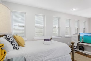 3 bedrooms, Internet, bed sheets - Destin2bHere - Heated Saltwater Pool, Lakefront, Short Walk to Private Beach! (Destin)