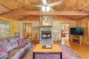 Smart TV, fireplace, DVD player, table football