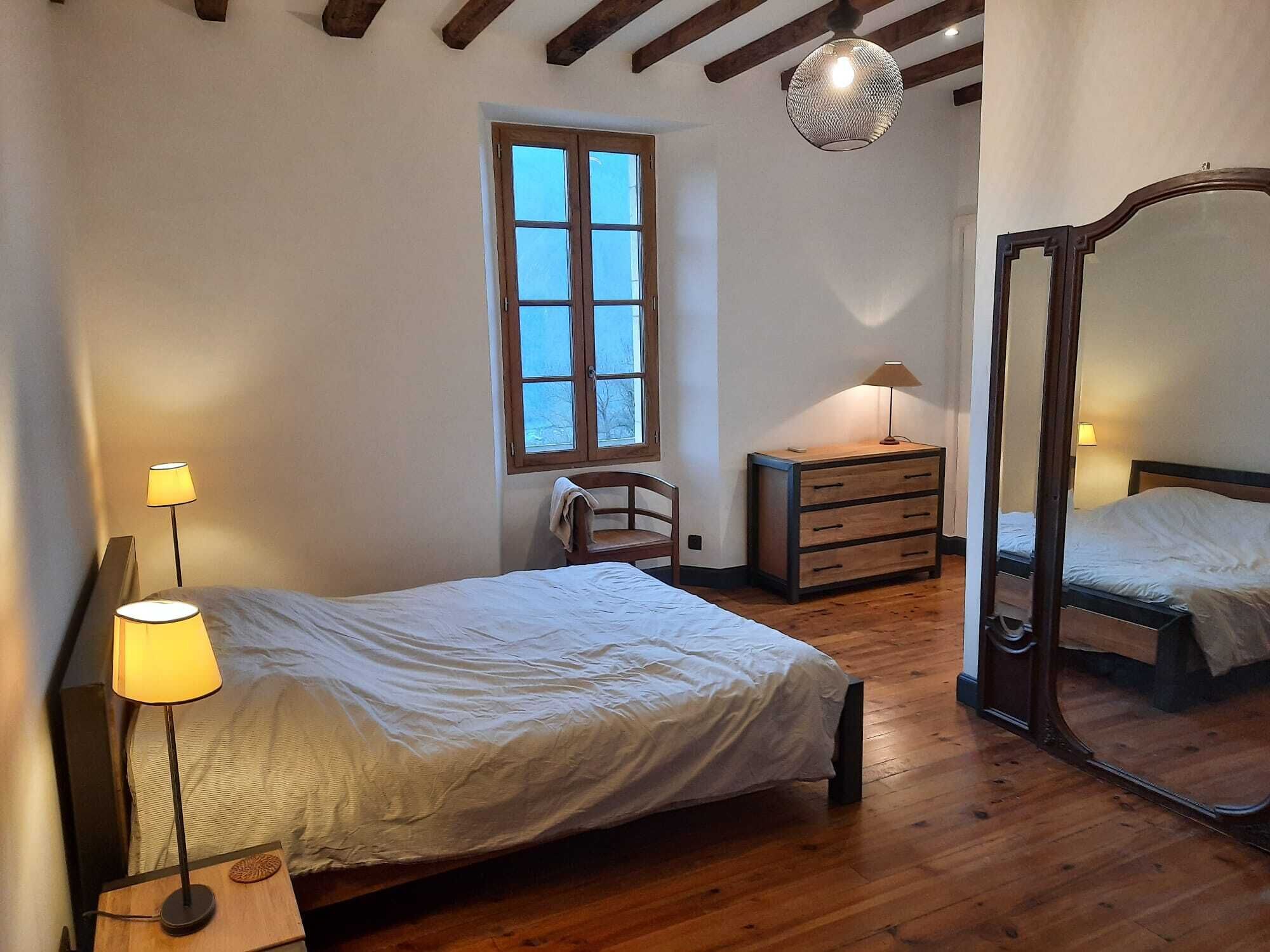 5 bedrooms, desk, iron/ironing board, free WiFi