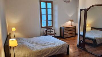 5 chambres, bureau, fer et planche Ă repasser, Wi-Fi gratuit