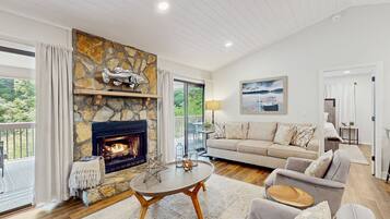 Télévision, cheminée