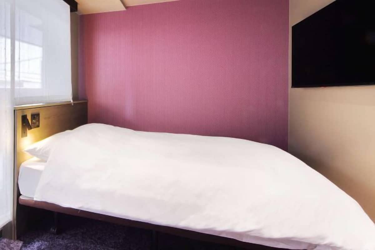 Ropa de cama de alta calidad y cortinas opacas