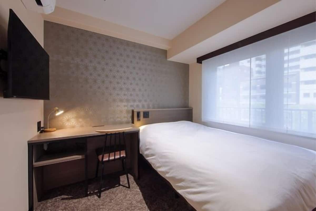 Premium bedding, blackout curtains, iron/ironing board, free WiFi