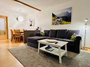 TV, livros, aparelho de som