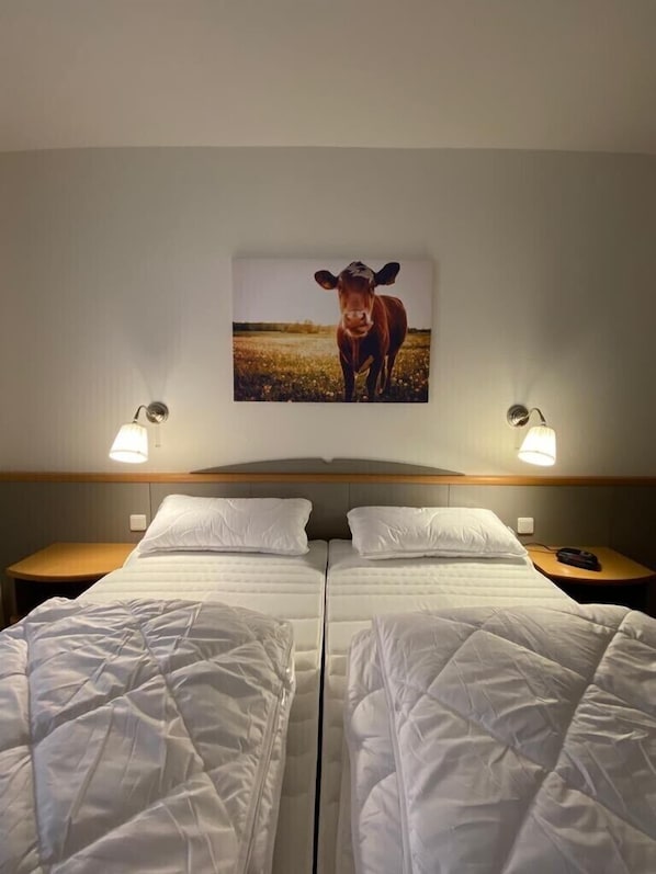 2 quartos, escrivaninha, quartos à prova de som, Wi-Fi de cortesia